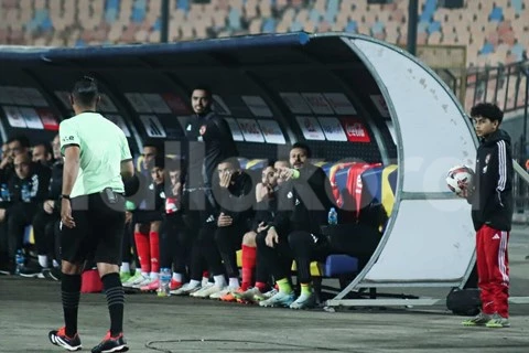 جلس بديلا له لأول مرة وهنأه بالأحضان.. لقطة استثنائية بين الشناوي وشوبير عقب مباراة الجونة (فيديو)